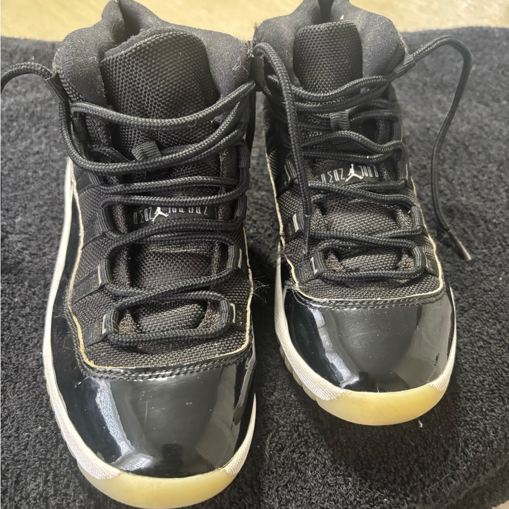 Black Jordan 11 Jubilee